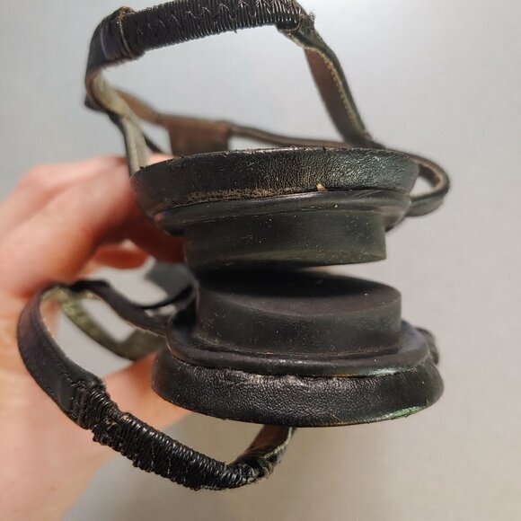 Kenneth Cole T Strap Sandals - Picture 6 of 7